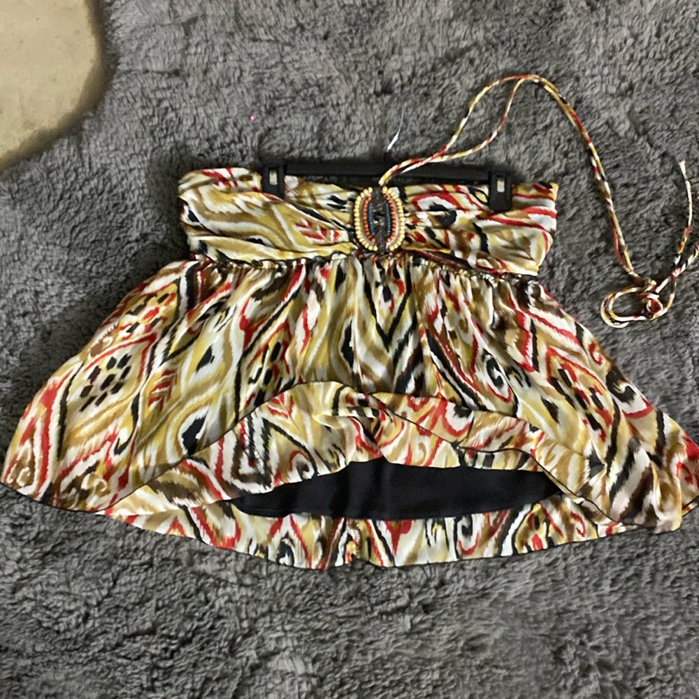 Red black tan cream colored top size large